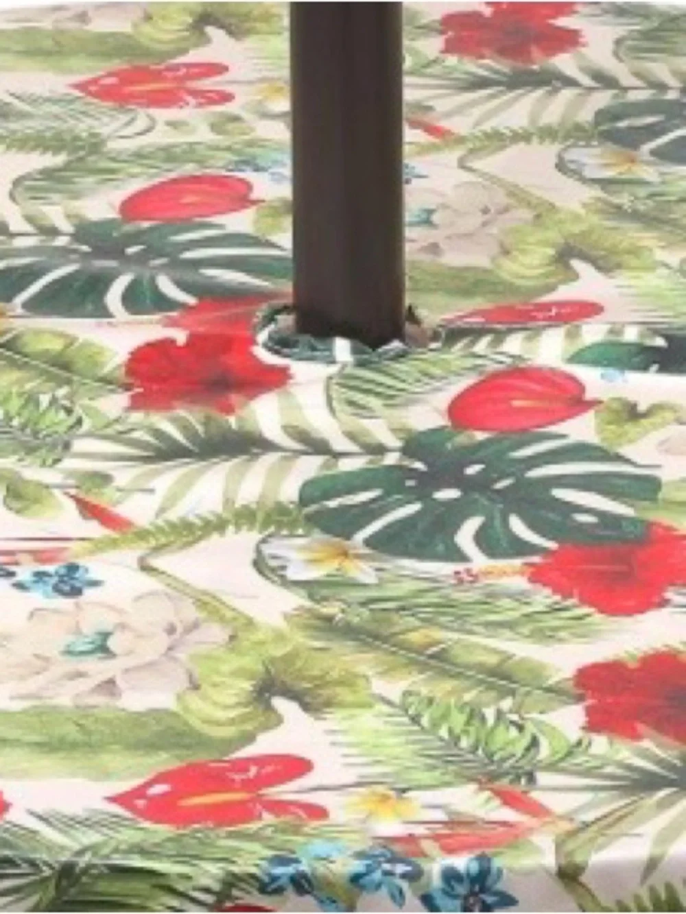 Outdoor Tablecloth with Umbrella Hole & Zipper 59” ROUND - TROPICAL